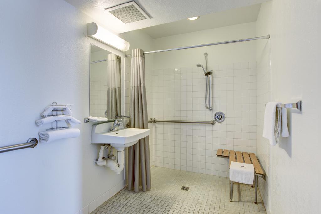 Motel 6-Corona, Ca Bilik gambar