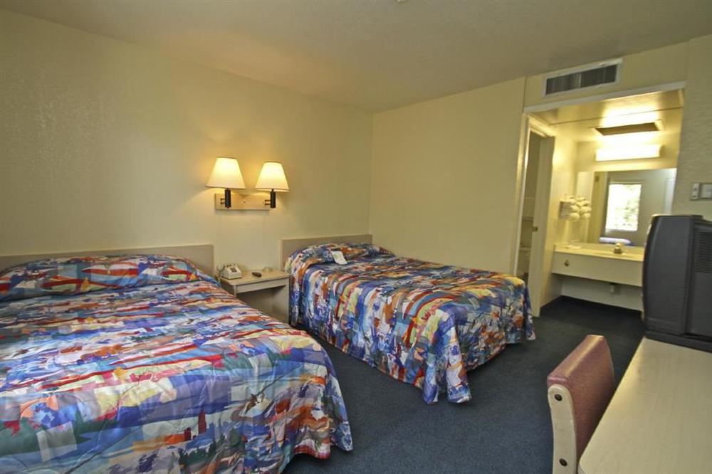 Motel 6-Corona, Ca Bilik gambar