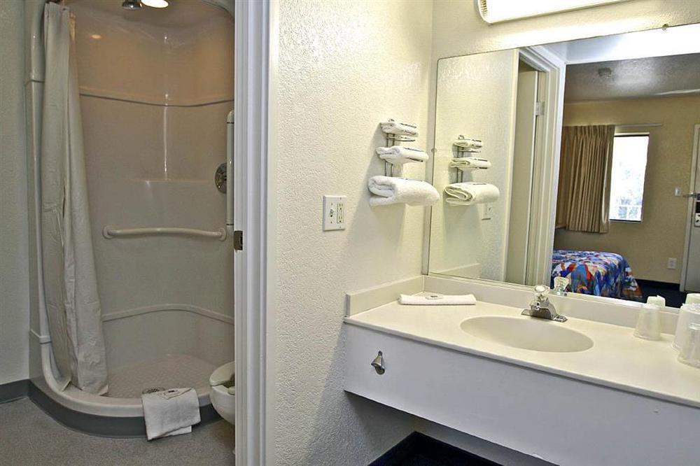 Motel 6-Corona, Ca Bilik gambar